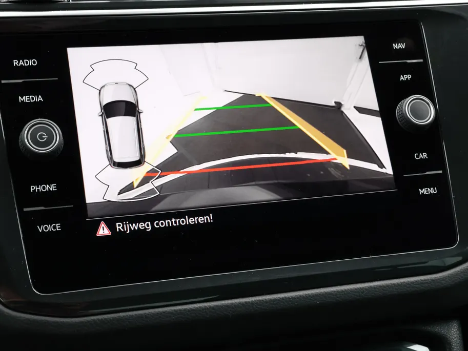 Volkswagen Tiguan 1.4 TSI eHybrid 245pk DSG Life Business · Camera · Inklap. Trekhaak · Stuur- & Stoelverwarming · Parkeerassistent · Apple/Android Car Play ·