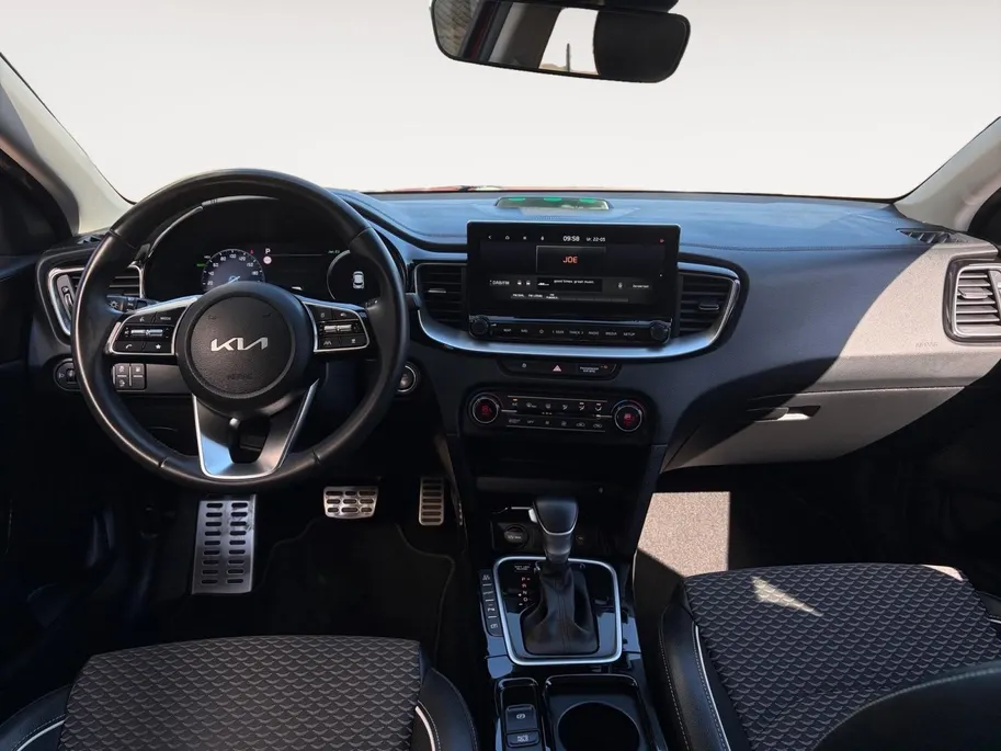 Kia XCeed 1.6 GDi PHEV Design Edition | Apple Carplay / Android Auto | Navigatiesysteem | Licht + Regensensor | Elektrisch Schuif / Kanteldak | Parkeersensoren Voor + Achter | Parkeercamera Achter | Dodehoekdetectie | Rijstrooksensor + Correctie | 18'Lichtmetalen V