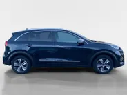 Kia Niro 1.6 GDi PHEV DynamicPlusLine | Climate control | Leder | Stoel,- en stuurverwarming | Keyless | Navigatie | Dodehoek detectie | 16 inch LM-velgen | Parkeercamera |
