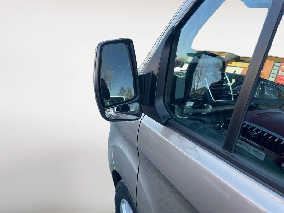 Ford Transit Custom Camper 170pk automaat | Keuken met gootsteen- koelkast- gasfornuis | Zonnescherm | Nieuwe distributieriem | Cruise control | Trekhaak | Extra opbergruimte | Stoelverwarming Transit Custom Camper 170pk automaat | Keuken met gootsteen- koelkast- gasfornuis | Zonnescherm | Nieuwe distributieriem | Cruise control | Trekhaak | Extra opbergruimte | Stoelverwarming