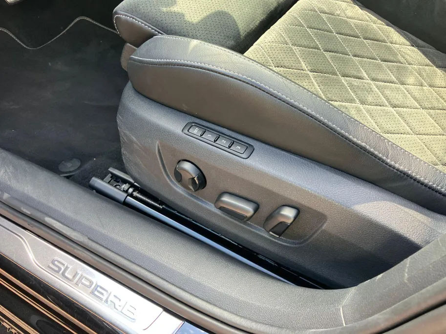 Škoda Superb Combi 1.4e-hybrid 245PK Sportline Panoramadak · Trekhaak · 360°Camera + Parkeersensoren ·