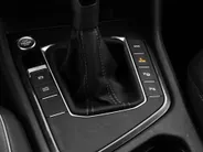 Volkswagen Tiguan 1.4 TSI 245pk DSG eHybrid R-Line Business · Apple/Android Car Play · Wegklapbare Trekhaak · Alarm · Dodehoek Detectie · Stoel-& Stuurverwarming · 19'' Inch ·