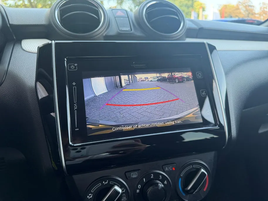 Suzuki Swift 1.2 Select Smart Hybrid | Airco | Cruise Control | Camera | Stoelverwarming | Apple Carplay/ Android Auto |