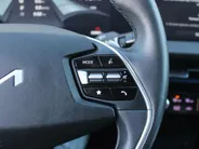 Kia EV6 Plus 77.4 kWh | Stuur-/stoelverwarming + ventilatie | Elektr. stoelverstelling + achterklep | Leer | Warmtepomp | 19' LM | Camera | LED |