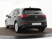 Volkswagen Golf Life Edition 1.5 eHybrid 204 PK · Trekhaak inklapbaar, met elektrische ontgrendeling · Prijs is inclusief inruilpremie · MEGA SALE