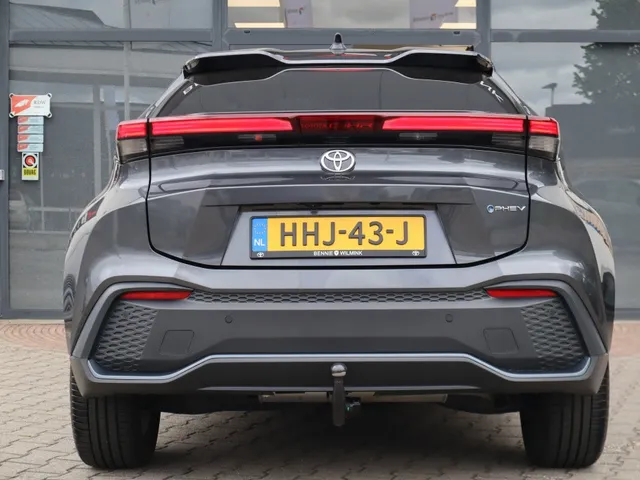 Toyota C-HR 2.0 PHEV 220 First Edition | Trekhaak | Stuur en stoelverwarming VERKOCHT