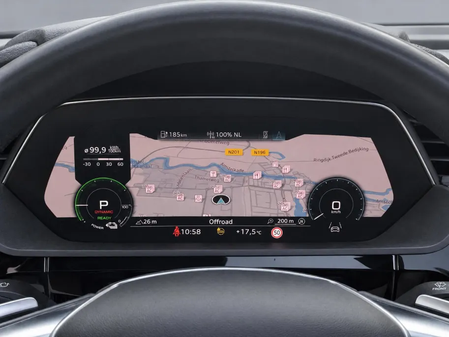 Audi e-tron 55 quattro edition 95 kWh 408pk · Panoramadak · 360 Camera · Afneembare Trekhaak · Lederen Bekleding · Elek. Stoelen + Geheugen Bestuurder ·