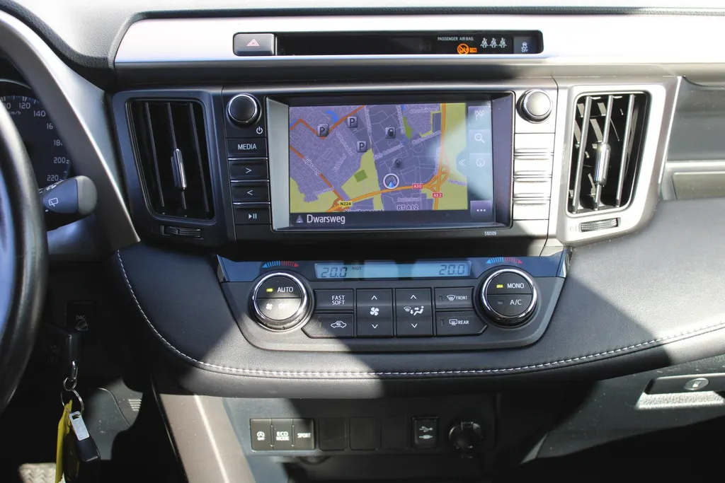Toyota RAV4 2.0 VVT-i AWD Dynamic | 17' LM | Airco | Navi | Camera | Trekhaak | Automaat |