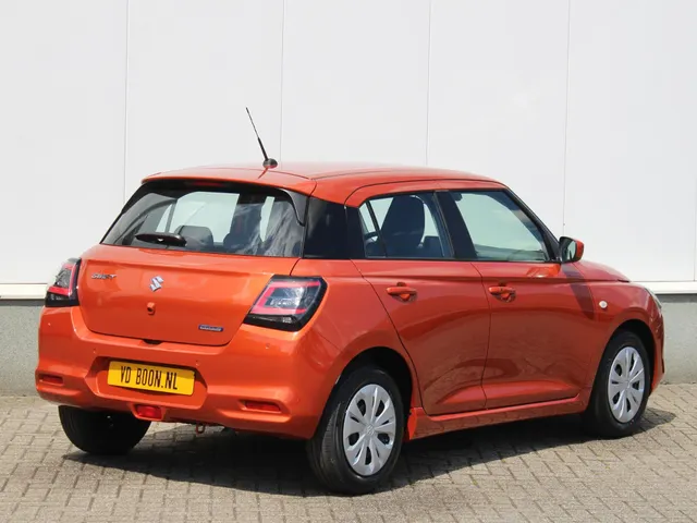 Suzuki Swift 1.2 Comfort Smart Hybrid | Navi | Adap. Cruise | Camea | Park sens