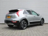 Kia Niro EV Edition Advanced 64.8 kWh | Stuur-/stoelverwarming | Elektr. stoelverstelling | Camera | Cruise adapt. | 17'LM | Clima | 17% bijtelling |