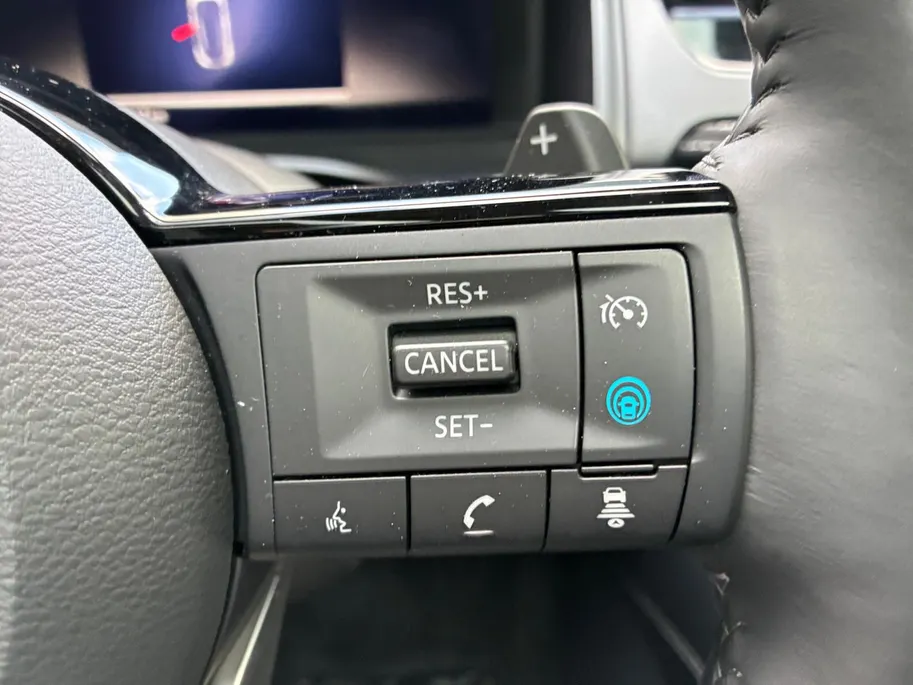 Nissan QASHQAI N Connecta Navi | Pano dak | LM Velgen |