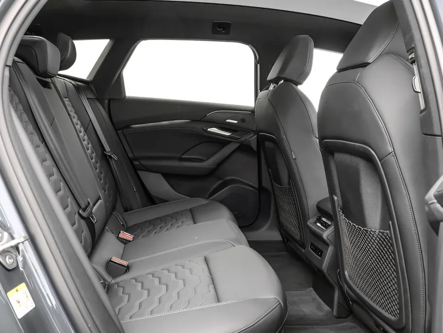 Audi A6 e-tron S edition 83 kWh 286pk · SOH 99,5% · Panoramadak · Luchtvering · Camera · SONOS Sound · Head-Up Display · Elek. Achterklep · Stoelverwarming · Garantie t/m 06-10-2030 of 100.000km