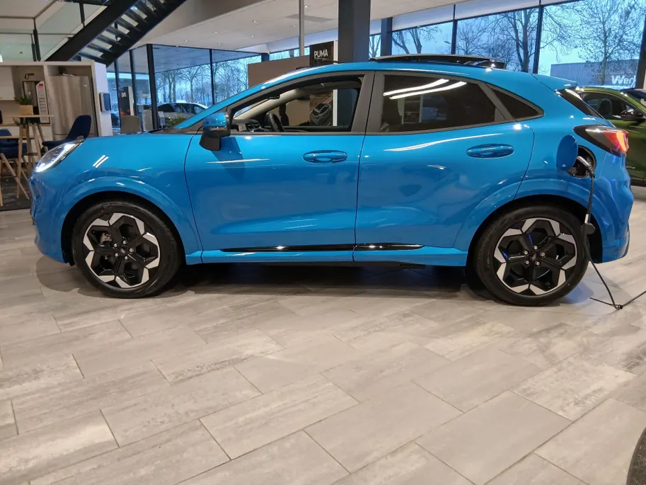 Ford Puma Gen-E Premium 44 kWh | Driver Assistance Pack | Winter Pack | Panoramadak | Voorraad leverbaar €4000,- Ford Voordeel |