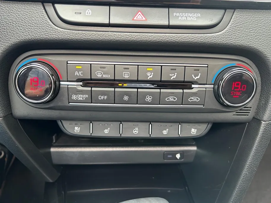 Kia XCeed 1.6 GDi PHEV ExecutiveLine | Trekhaak Afneembaar + 13-Polige Stekker | Apple Carplay / Android Auto | Navigatiesysteem | Stoelverwarming + Stoelkoeling | Stuurverwarming | Elektrisch Verstelbare Voorstoelen | Bestuurdersstoel Met geheugen | Elektrisch bed