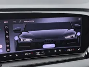 Audi Q6 e-tron S edition performance 100 kWh 306pk · Panoramadak · 360 Camera · Wegklapbare Trekhaak · Elek. Voorstoel · 21'' Inch · Garantie t/m 11-05-2031 of 100.000km