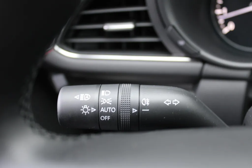 Mazda 3 2.0 e-SkyActiv-X M Hybrid 6MT 186PK Homura | BTW Auto | Navi | Adap. Cruise | Camera | HUD | 18' LM |