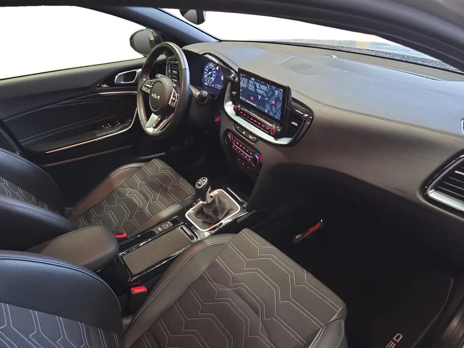 Kia Ceed Sportswagon 1.0 T-GDi Design Edition | JBL | Carplay | Camera | Navigatie | Stoelverwarming | Doedehoek Detectie |Fabrieksgarantie  t/m  1-7-2032 + 3x 1 jaar*| NAP