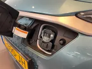 Hyundai Kona EV Fashion 64 kWh 204PK | Warmtepomp | Navigatie | Apple Carplay & Android Auto | 100% SOH | Adaptive cruise control | Climate control | Head-up display | Parkeersensoren achter |