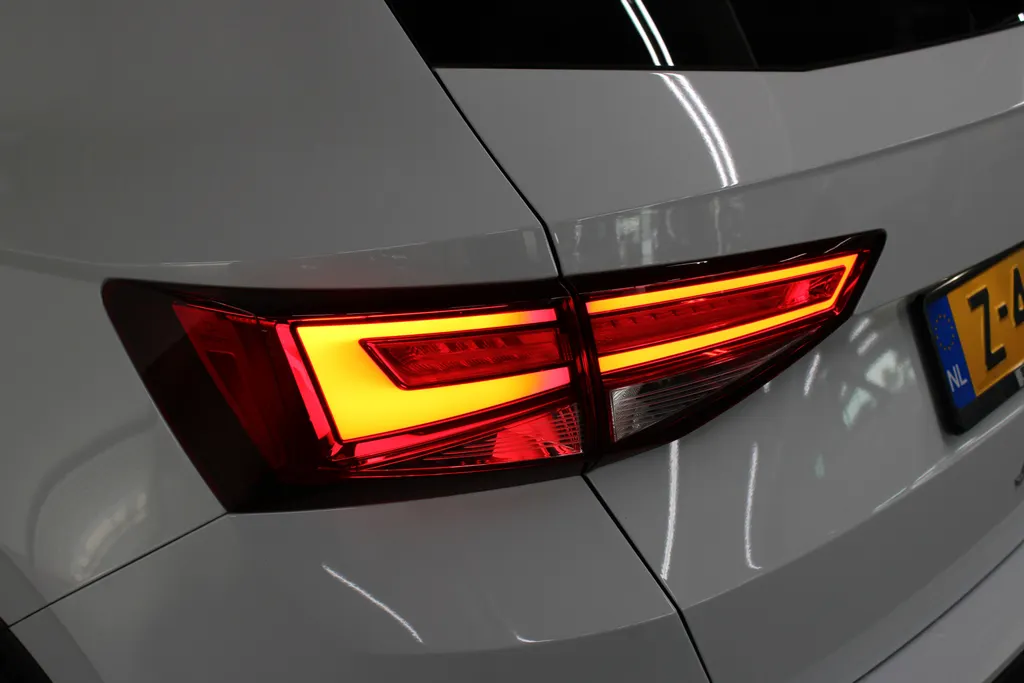 SEAT Ateca 1.5 TSI Style Business Intense / NAVIGATIE / CAMERA / APPLE CARPLAY / ANDROID AUTO / FULL LED /