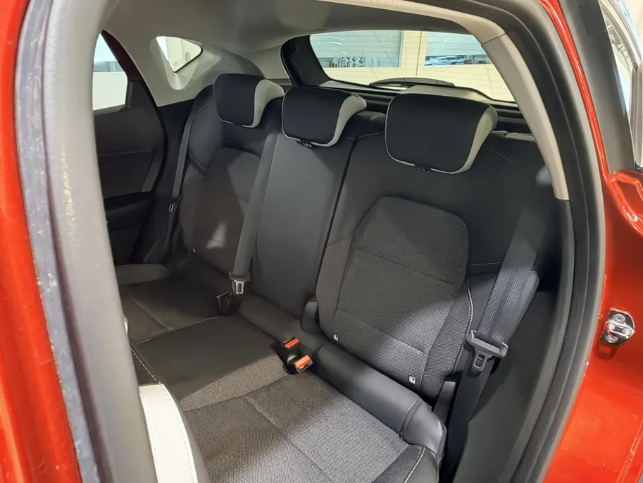 Renault Captur 145PK E-Tech Hybrid Intens Automaat | Trekhaak | All Season Banden | Navi | Camera | Climate Control | Velgens Hoogglans Zwart | Apple CarPlay/Android Auto | Licht & Regen Sensor | Full LED |