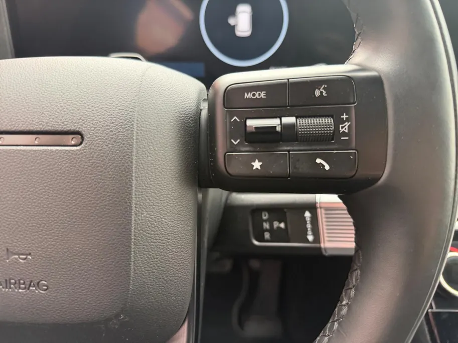 Hyundai Santa Fe 1.6 T-GDI PHEV Black Line 4WD 7-zitter 251PK | 62km WLTP elektrisch | Navigatie | Apple Carplay & Android Auto | Adaptive cruise control | Climate control | 360 camera | Stoelventilatie & verwarming | Stuurverwarming |
