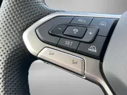 Volkswagen Tiguan 1.5 eHybrid 204PK R-Line Blackstyle · Panoramadak · Trekhaak · Apple/Android Car Play · 360° Camera · Garantie t/m 14-10-2030 of 100000km.