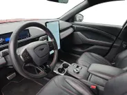 Ford Mustang Mach-E AWD 75 kWh | Dealer onderhouden! | Achteruitrijcamera | Dodehoek detectie | Premium Sound | Lederen bekleding | Memory Seats | Verlengde Fabrieksgarantie! |