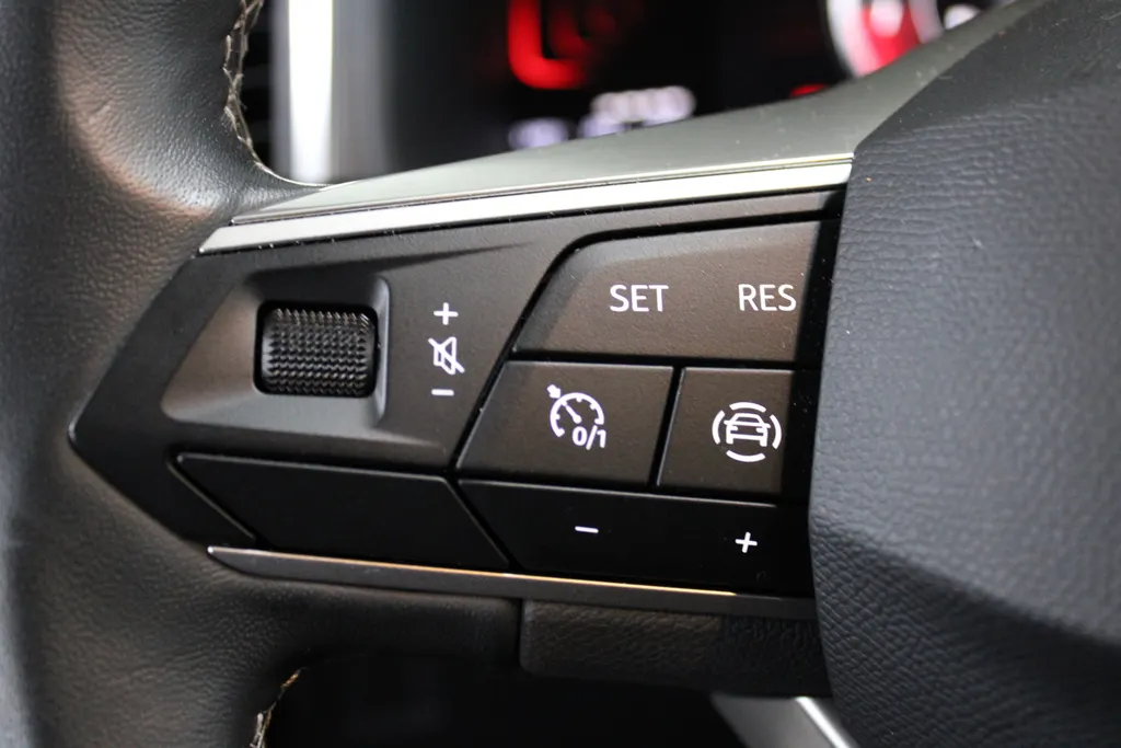 SEAT Ateca 1.0 TSI Style Business Intense / NAVIGATIE / CAMERA / APPLE CARPLAY / ANDROID AUTO / FULL LED /
