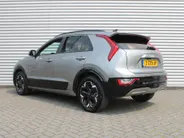 Kia Niro EV Edition Advanced 64.8 kWh | Stuur-/stoelverwarming | Elektr. stoelverstelling | Camera | Cruise adapt. | 17'LM | Clima | 17% bijtelling |