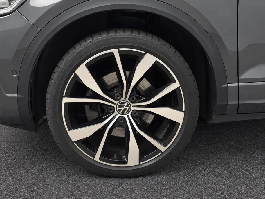 Volkswagen T-Roc 1.5 TSI 150pk DSG R-Line · Panoramadak · Camera · Dodehoeksensor · Keyless · Apple/Android Car Play · 19'Velgen ·