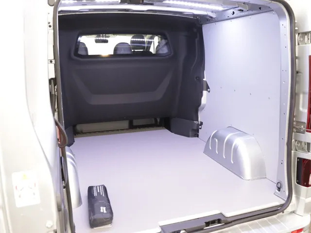 Renault Trafic 170PK L2H1 | 2 SCHUIFDEUREN | Luxe | DC DUBBEL CABINE BLACK EDITION | FULL OPTION | NAVIGATIE | CAMERA | KEYLESS | PARKEERSENSOREN