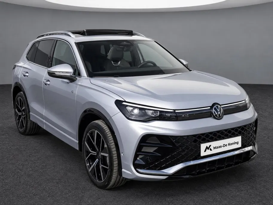 Volkswagen Tiguan 1.5eHybrid 272PK R-Line · Panoramadak · Trekhaak · Camera · Apple/Android Car Play · Garantie t/m 26-06-2030 of 100000km.