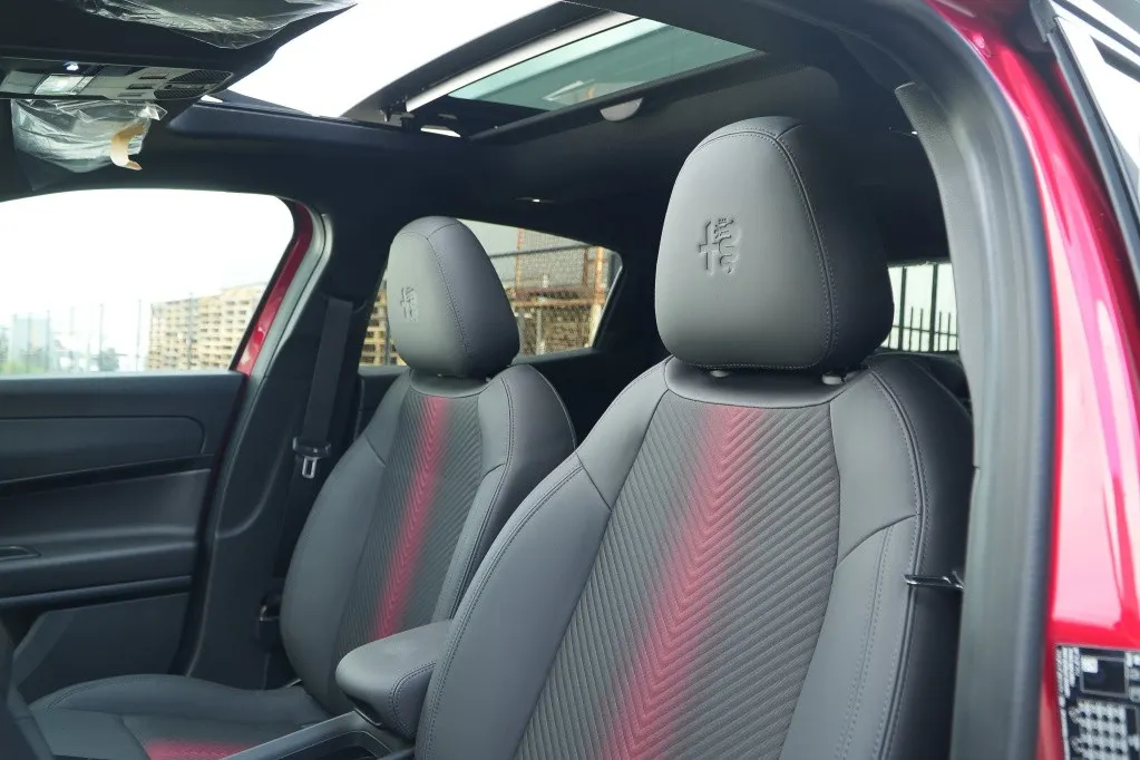 Alfa Romeo Junior 1.2 Turbo 145 PK Ibrida Speciale | Techno | Pano | Camera | Navi