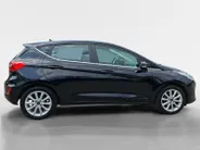 Ford Fiesta 1.0 EcoBoost Titanium | Dealeronderhouden | First edition pack | Adaptieve cruise control | Voorruitverwarming | Parkeer sensoren