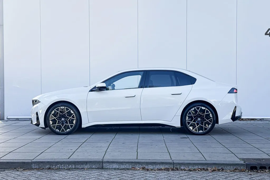 BMW i3 Sedan 50 xDrive First Edition