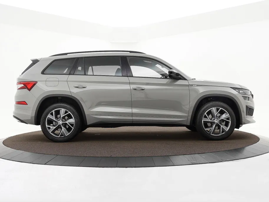 Škoda Kodiaq 1.5 TSI 150pk DSG Sportline Business 7p. · Camera · Inklap. Trekhaak · Keyless · Elek. Bestuurdersstoel + Geheugen · Matrix LED · Garantie t/m 27-05-2028 of 100.000km