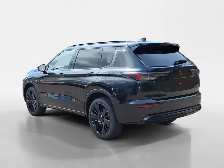 Mitsubishi Outlander 2.4 PHEV Black Edition | Showroom voorraad korting 5.000 euro | Automaat | Navigatie | PDC/Camera | Lederen interieur | 20 inch. | 8jaar Garantie. m26