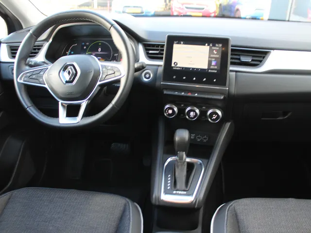 Renault Captur 1.6 E-Tech Hybrid 145 PK Intens | Camera achter en sensoren voor | LM Velgen | NAVI | Apple/Android Car play |