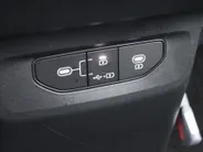Kia EV6 Light Edition 63 kWh | Stuur-/stoelverwarming | Camera | 19' LM | LED | Adap. Cruise | Clima | Draadloze telefoonlader | 17% bijtelling |