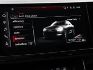 Audi e-tron 55 quattro 95 kWh 408pk S Edition · SOH 96,8% · Camera · Luchtvering · Afneembare Trekhaak · Head-Up Display · Elek. Achterklep · Stoelverwarming · 20'Velgen ·