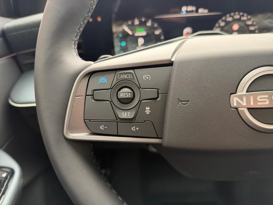 Nissan Leaf Evolve 75 kWh | NISSAN MORE 10 JAAR GARANTIE | 622 KM WLTP | 2500 EURO INRUILPREMIE | SNEL RIJDEN | BOSE | RONDOM CAMERA | CARPLAY |