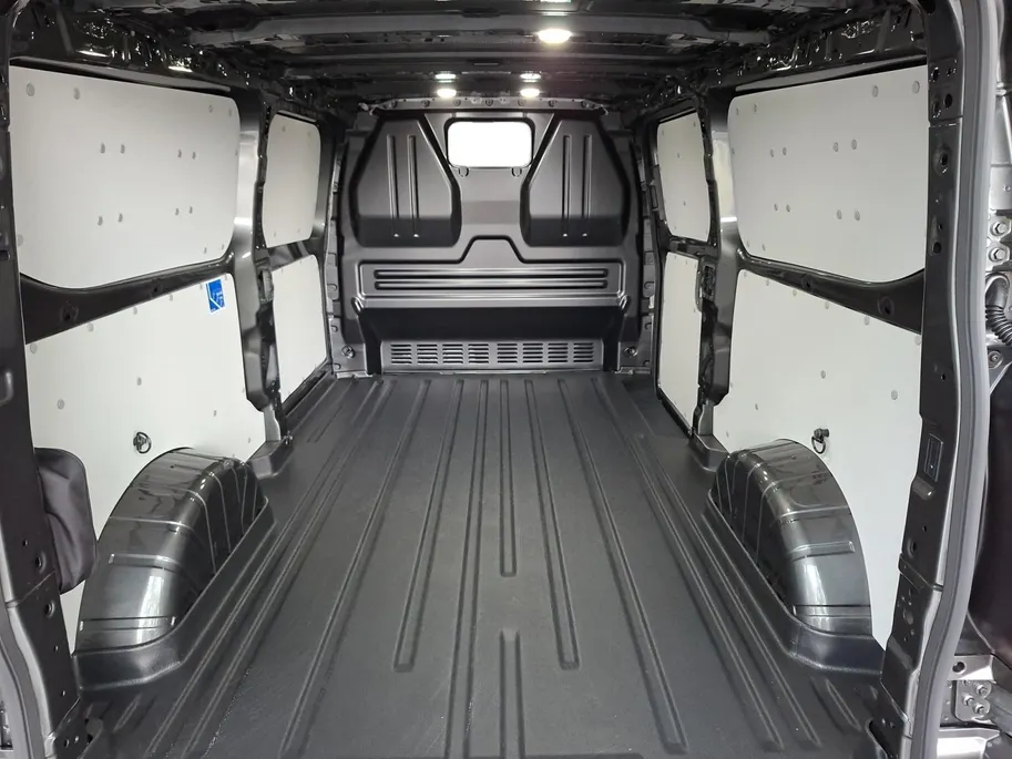 Ford E-Transit Custom 340 L2H1 Sport 71 kWh 218 pk | NIEUW TE BESTELLEN | 17' LM velgen | Laadruimtebescherming | Achteruitrijcamera | All weather banden | Trekhaak | Rijklaarprijs!