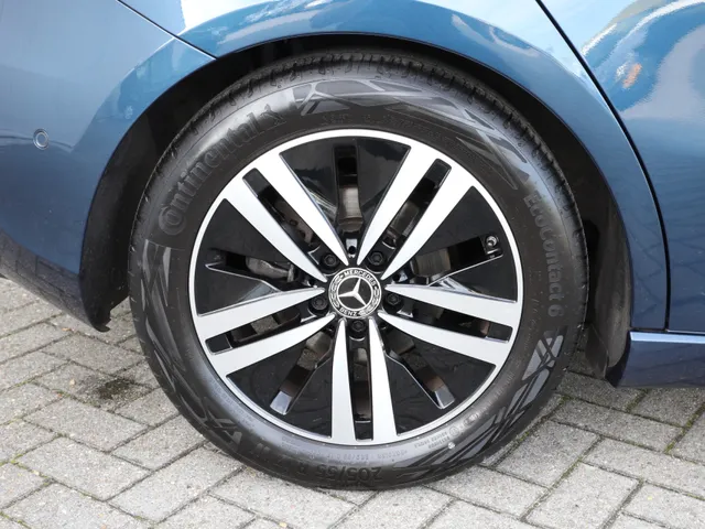 Mercedes-Benz A-Klasse 200 Luxury Line AUTOMAAT | LEER | CLIMA | PANO | NAVI