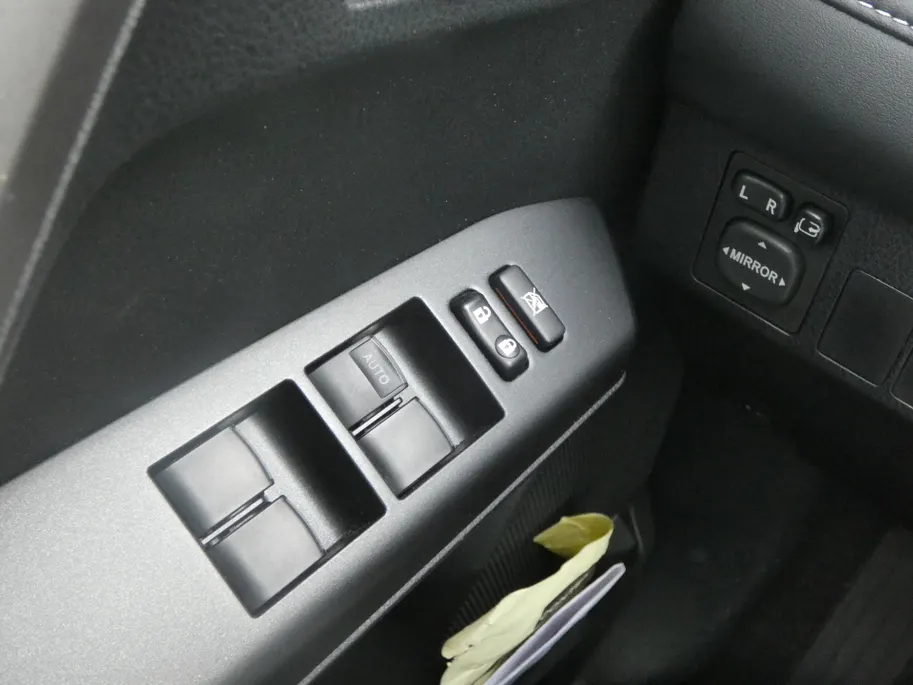 Toyota RAV4 2.5HYBRID 145KW 2WD CVT 2016 First Edition