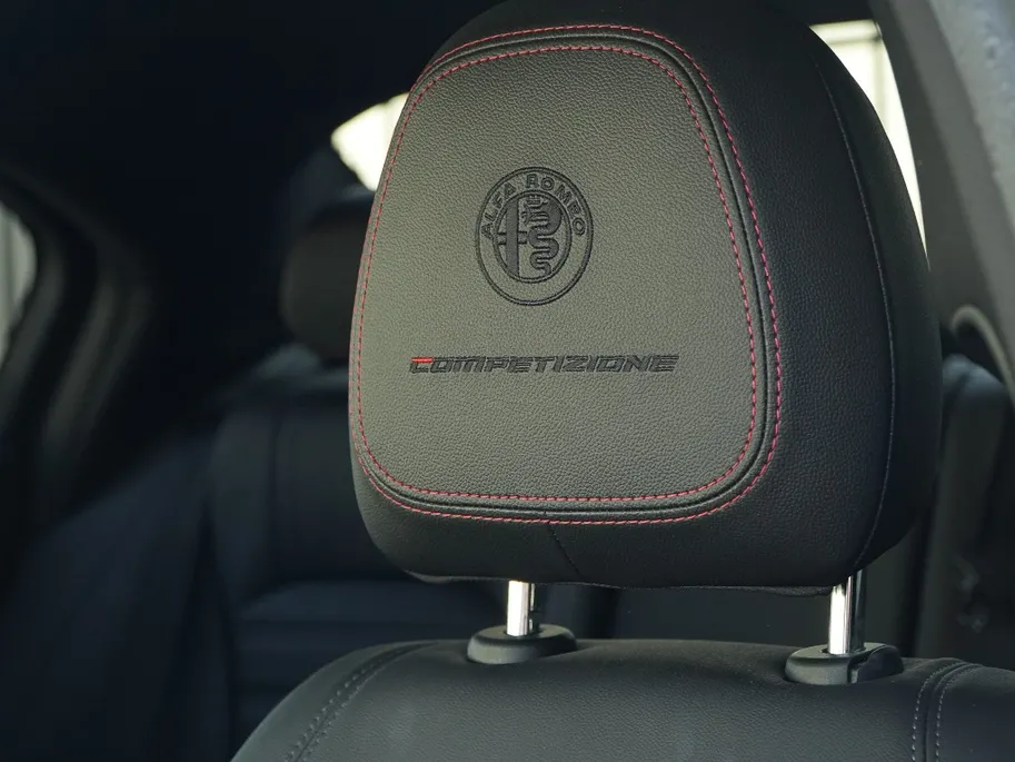 Alfa Romeo Giulia 2.0 Turbo 280 PK Competizione Q4 AWD | Harman | Veloce | 19'