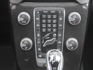 Volvo V40 Cross Country 1.5 T3 Dynamic Edition | Trekhaak | 17' LM | Panoramadak | Leer | PDC v+a | Camera | Stoel-/voorruitverwarming | HK audio |