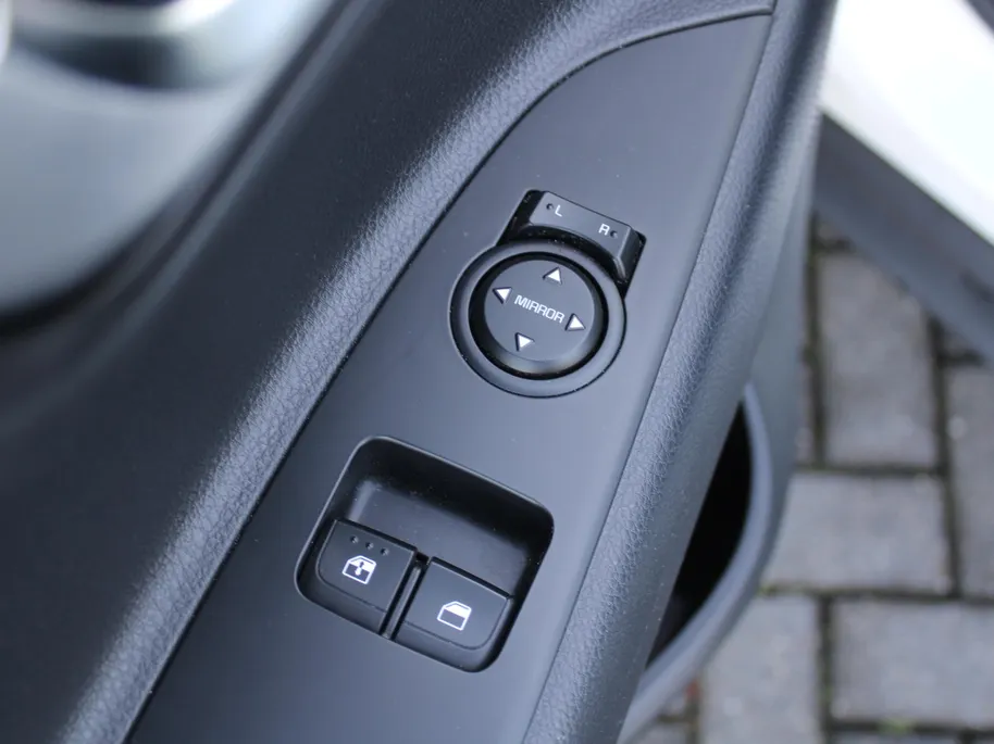 Kia Stonic 1.0 T-GDi MHEV DynamicLine | Navi | Clima | Cruise | All season banden | 15' LM | Camera | LED |
