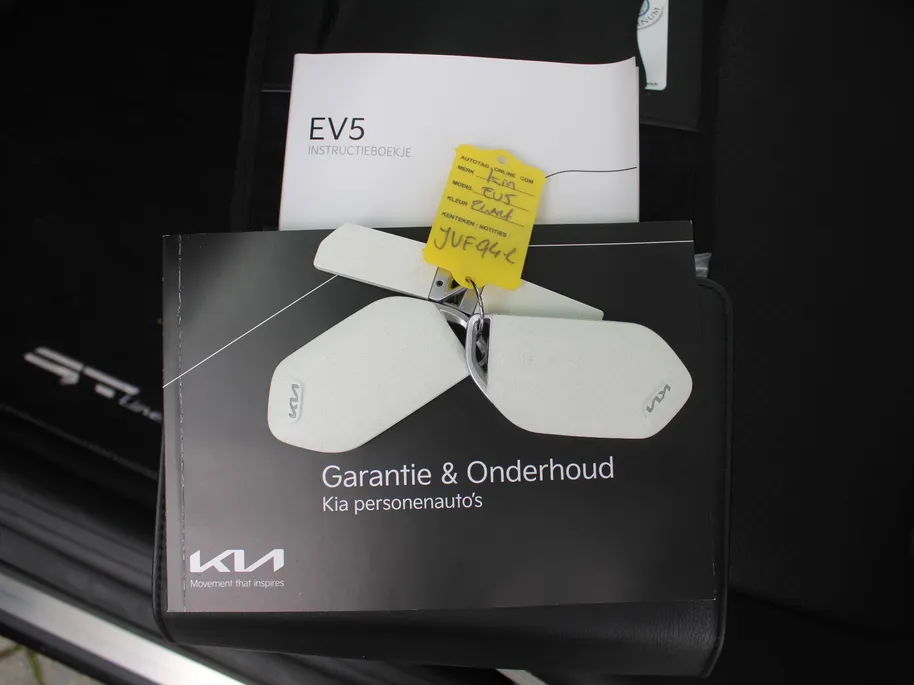 Kia EV5 GT-PlusLine 81.4 kWh | Schuifdak | Stuur-/stoelverwarming + ventilatie | Warmtepomp | 360 Camera | Geheugenstoel | Leer | HUD | LED | 19' LM |