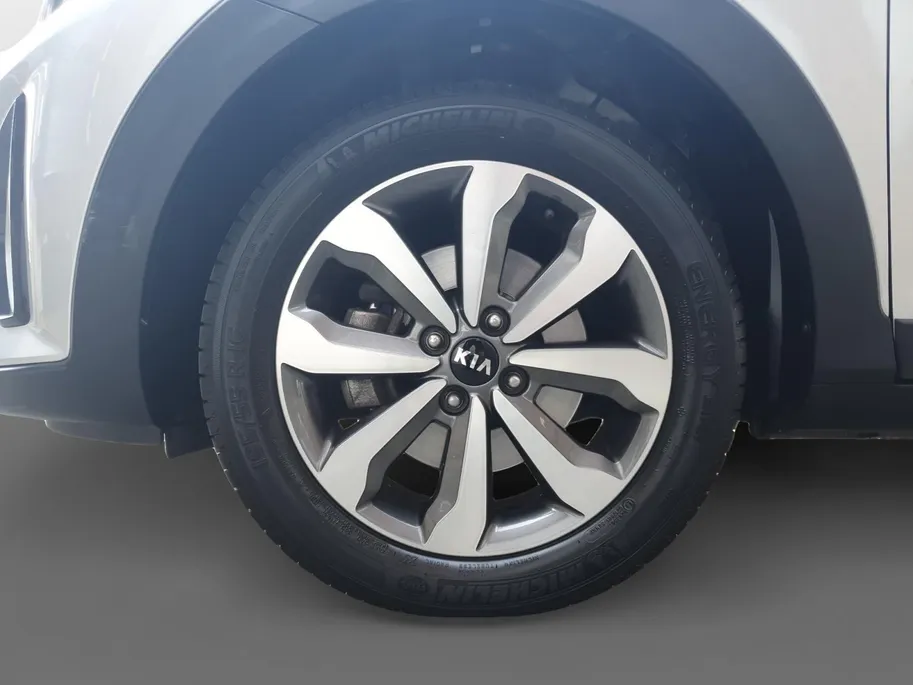 Kia Stonic 1.0T MHEV DynamicPlusLine | Trekhaak | Navigatie | Climate control | Cruise control | Keyless met startknop | Getinte ramen achter | Apple Carplay / Android Auto |