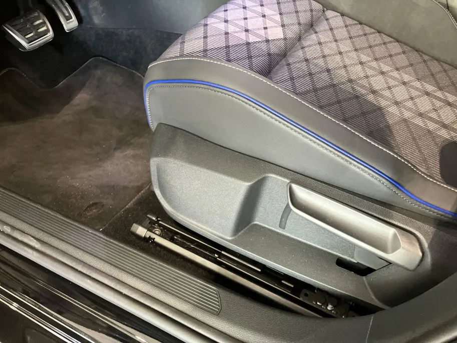 Volkswagen Golf 1.5eTSI/150PK R-Line DSG · Navigatie · Harman/Kardon sound · Camera · Apple/Android Car Play · Garantie t/m 05-10-2030 of 100000km.